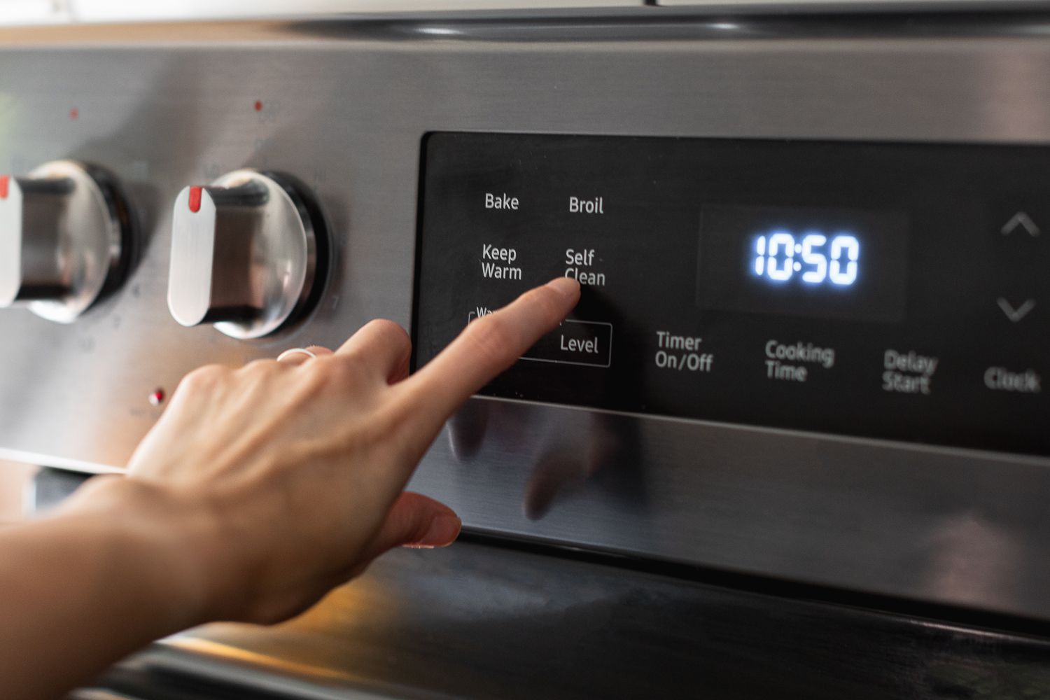 Effortless Oven Maintenance: Exploring The Advantages Of Self-Cleaning Ovens