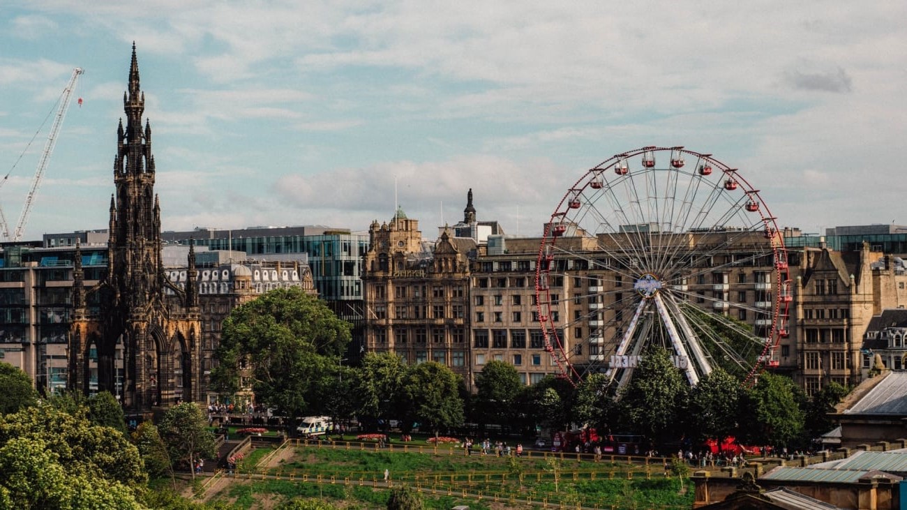 How Does Edinburgh Weather Vary by Month?