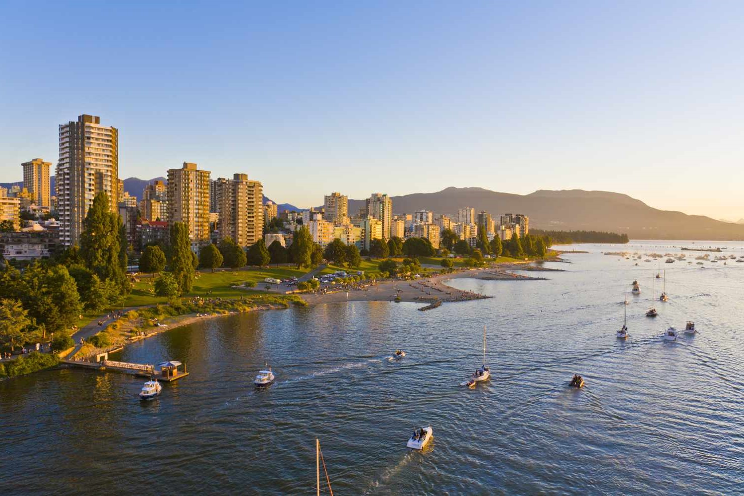 How Does Vancouver Weather in August Affect Tourism?