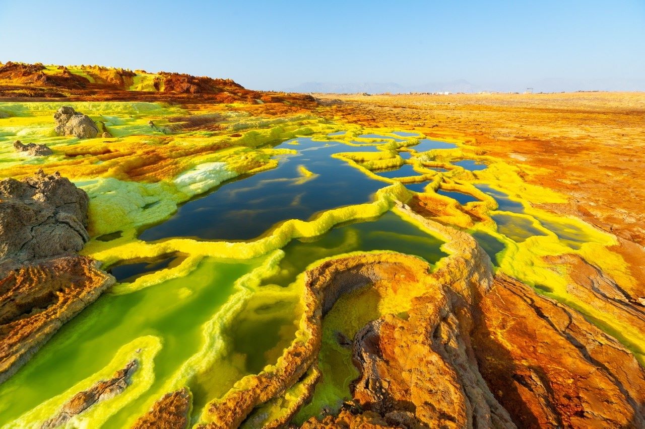 Why Dallol's Proximity to the Red Sea Doesn't Moderate Temps