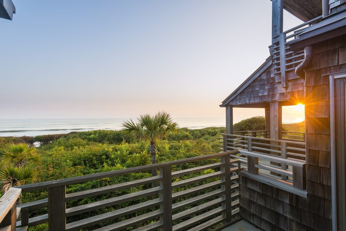 How Does Kiawah Island Weather Vary by Month?