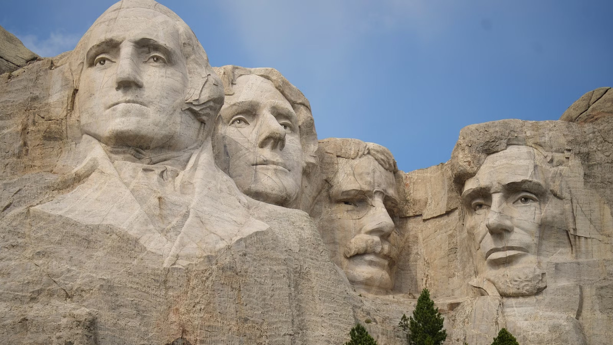 How Does Mount Rushmore's Temperature Vary Year-Round?