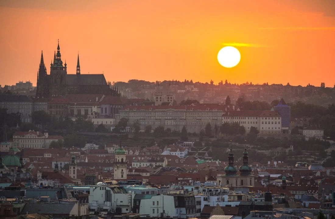 Monthly Temperature Guide for Prague: What to Expect